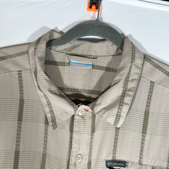 Columbia Beige Striped Casual Short Sleeve Button Down Shirt - Picture 5 of 7